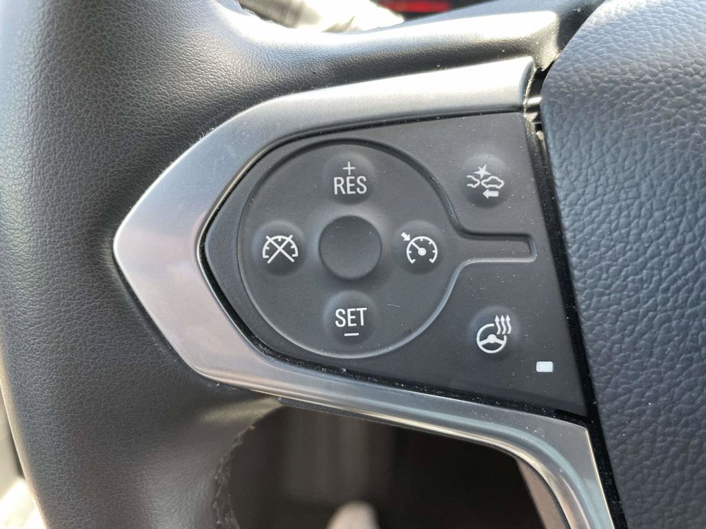 2023 Summit White Chevrolet Traverse LT Leather FWD SUV