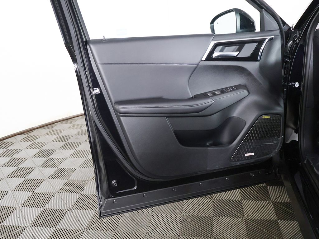 New 2026 Black Mitsubishi SE image 24