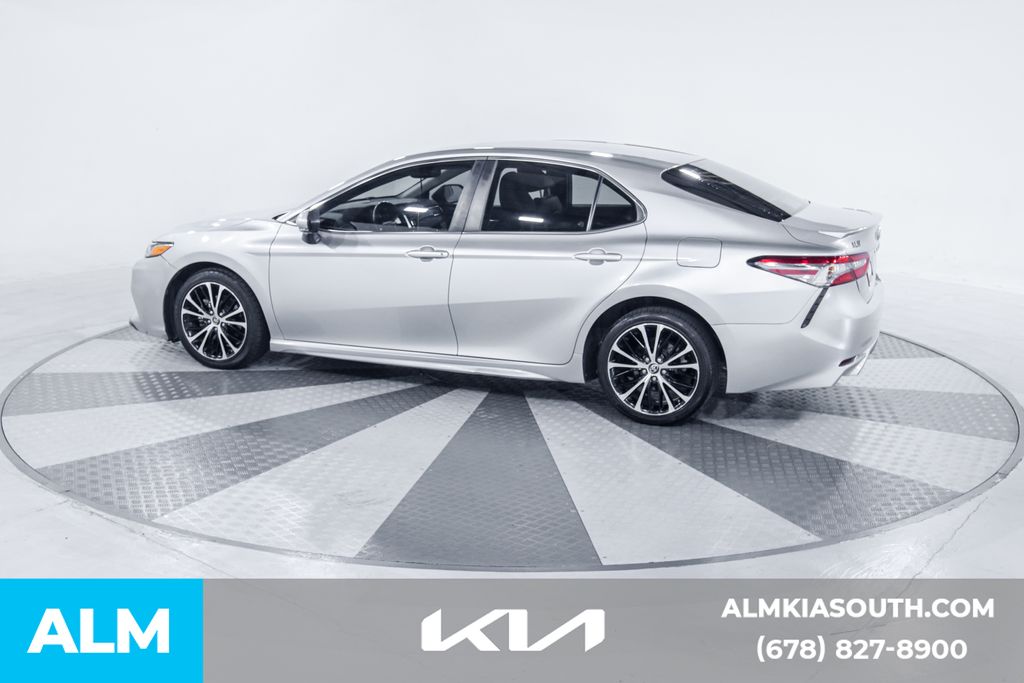 2018 Toyota Camry LE photo 5