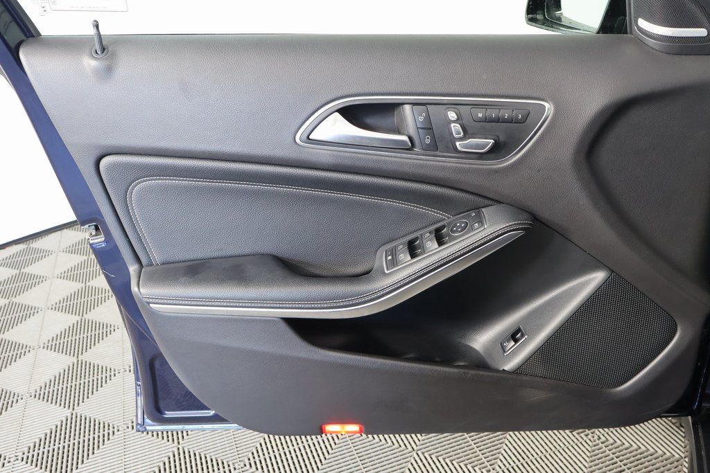 Thumbnail: 2018 Mercedes-Benz GLA - 12