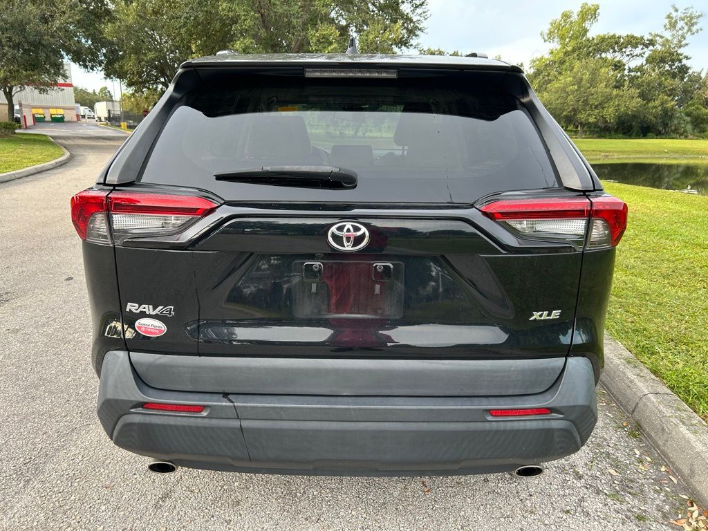 Thumbnail: 2021 Toyota RAV4 - 4