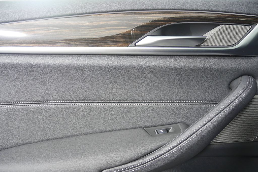 Thumbnail: 2023 BMW 5 Series - 14