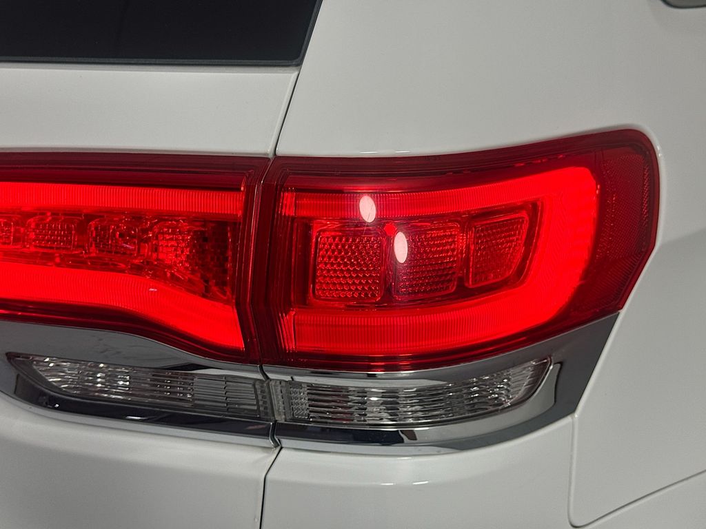 Used Car 2020 Jeep Grand Cherokee  Overland For Sale Under $30,000 In Austin, Texas