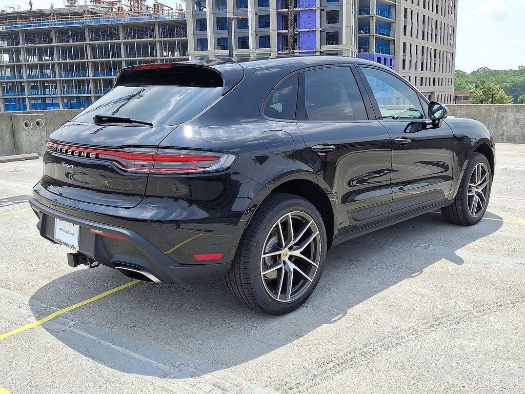 Thumbnail: 2025 Porsche Macan - 8