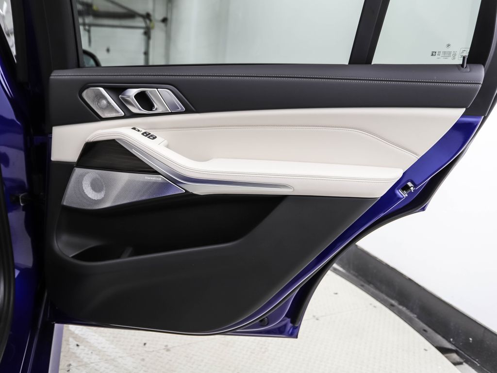 Thumbnail: 2026 BMW X7 - 31