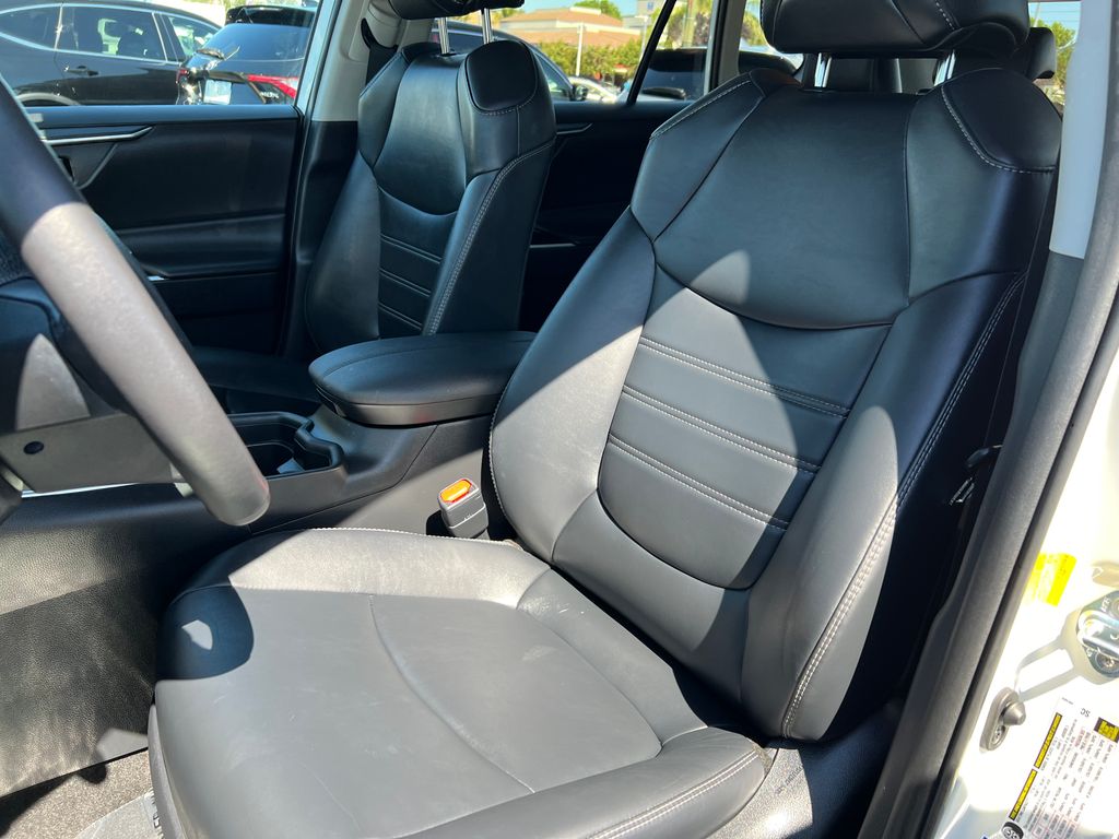 2019 Toyota RAV4 XLE Premium 15