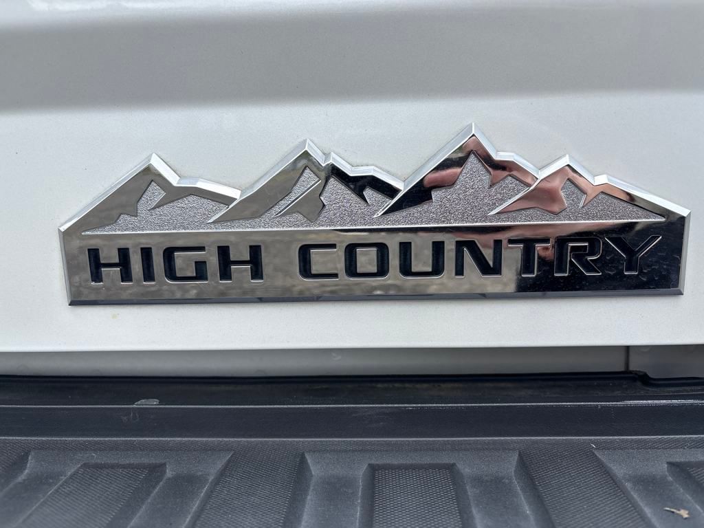 2017 Iridescent Pearl Tricoat Chevrolet Silverado 1500 High Country 4X4 Truck