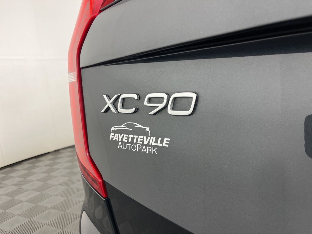 Thumbnail: 2022 Volvo XC90 - 4