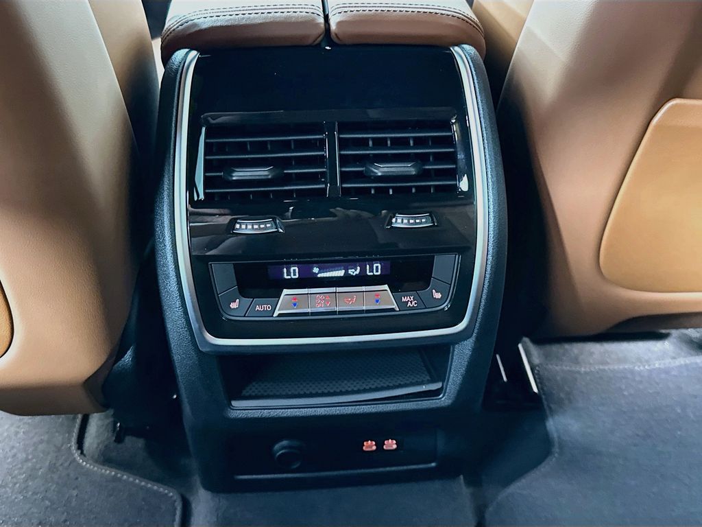 Thumbnail: 2027 BMW X7 - 18