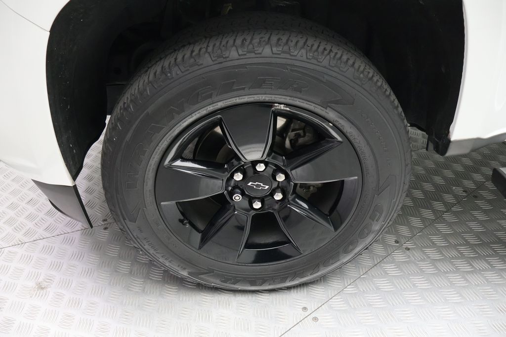 Thumbnail: 2022 Chevrolet Colorado - 4