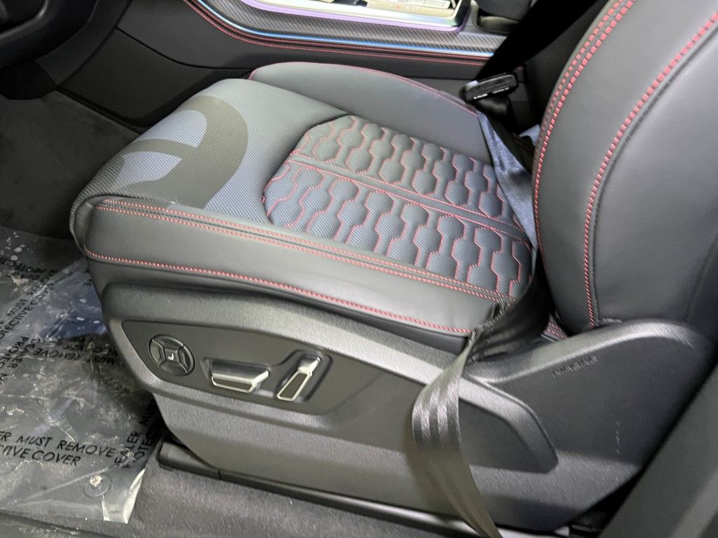 Thumbnail: 2026 Audi RS Q8 - 27