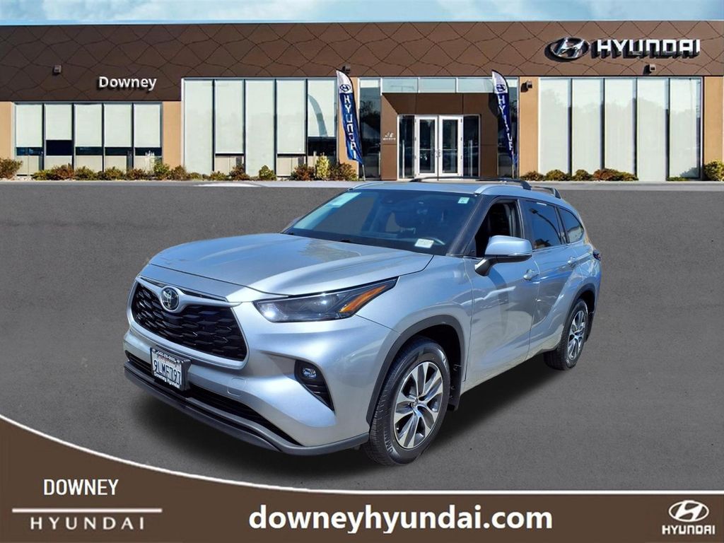 Celestial Silver Metallic 2024 Toyota Highlander SUV / Crossover Front-Wheel Drive 8-Speed Automatic