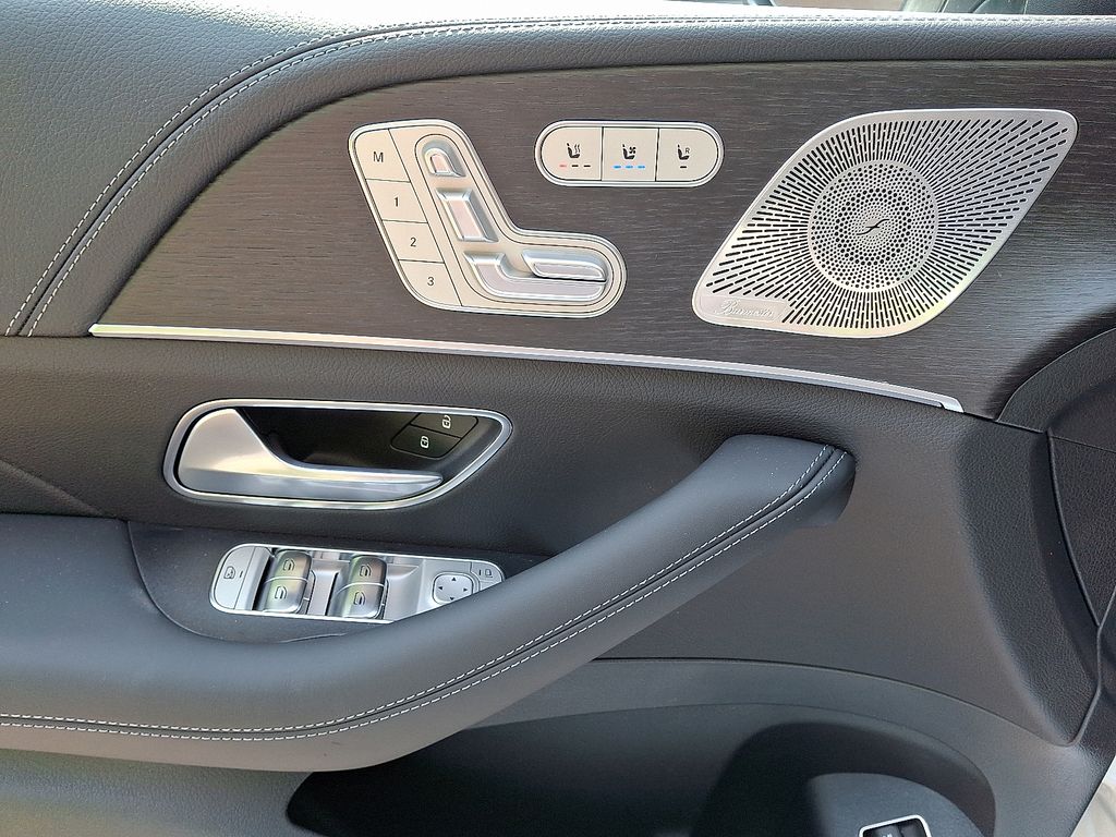 2025 Mercedes-Benz GLE 53 AMG 9