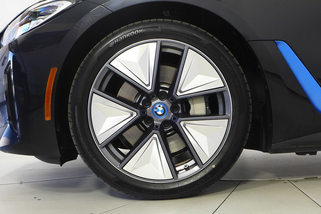 Thumbnail: 2022 BMW i4 - 5