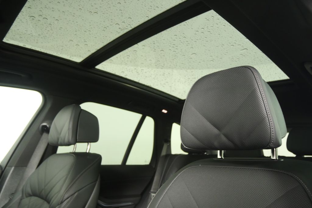 Thumbnail: 2026 BMW X5 - 11