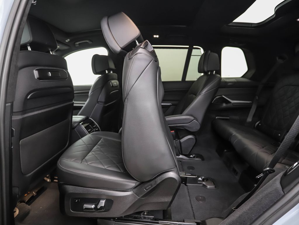 Thumbnail: 2023 BMW X7 - 24