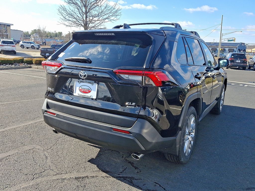 2025 Toyota RAV4 XLE Premium 4