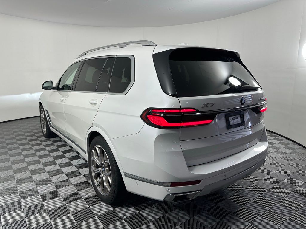 Thumbnail: 2023 BMW X7 - 7