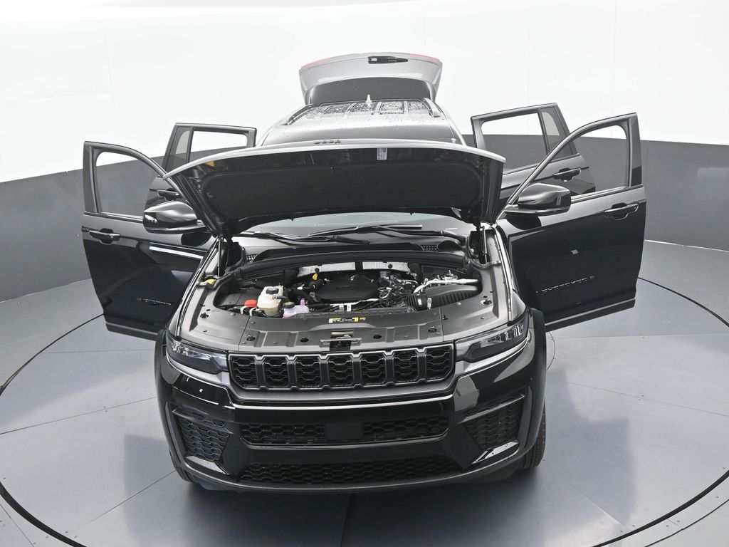 New 2026 Diamond Black Crystal Pearlcoat Jeep Laredo image 55