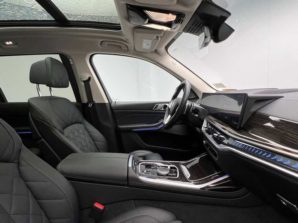 Thumbnail: 2025 BMW X7 - 6