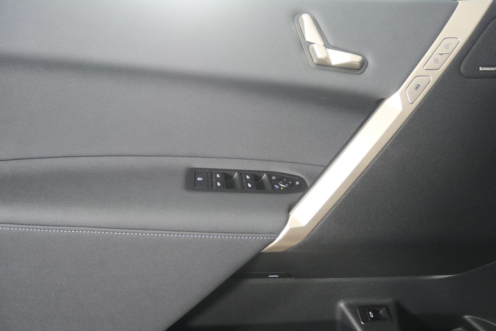 Thumbnail: 2026 BMW iX - 8