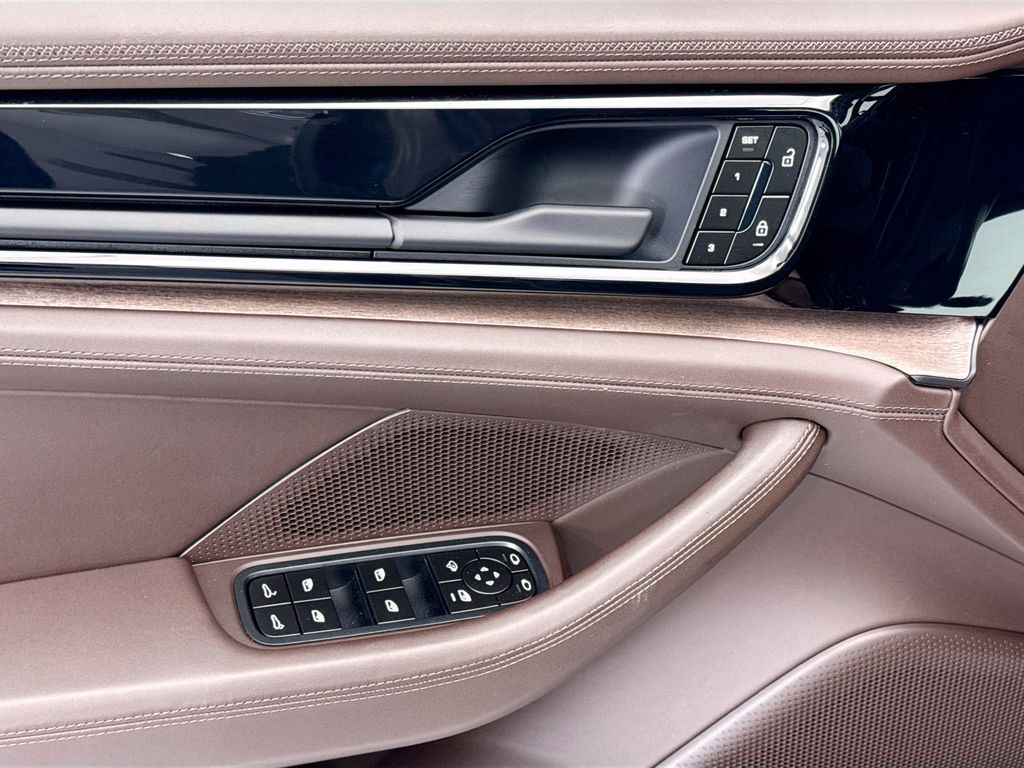 Thumbnail: 2025 Porsche Panamera - 22