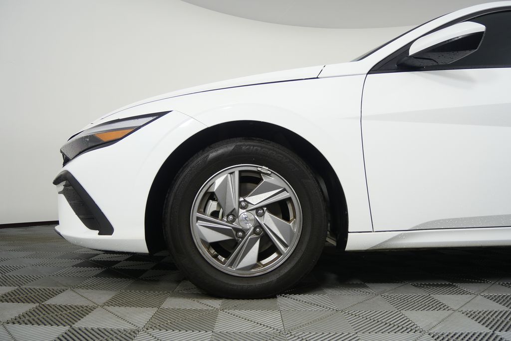 Thumbnail: 2024 Hyundai Elantra - 8