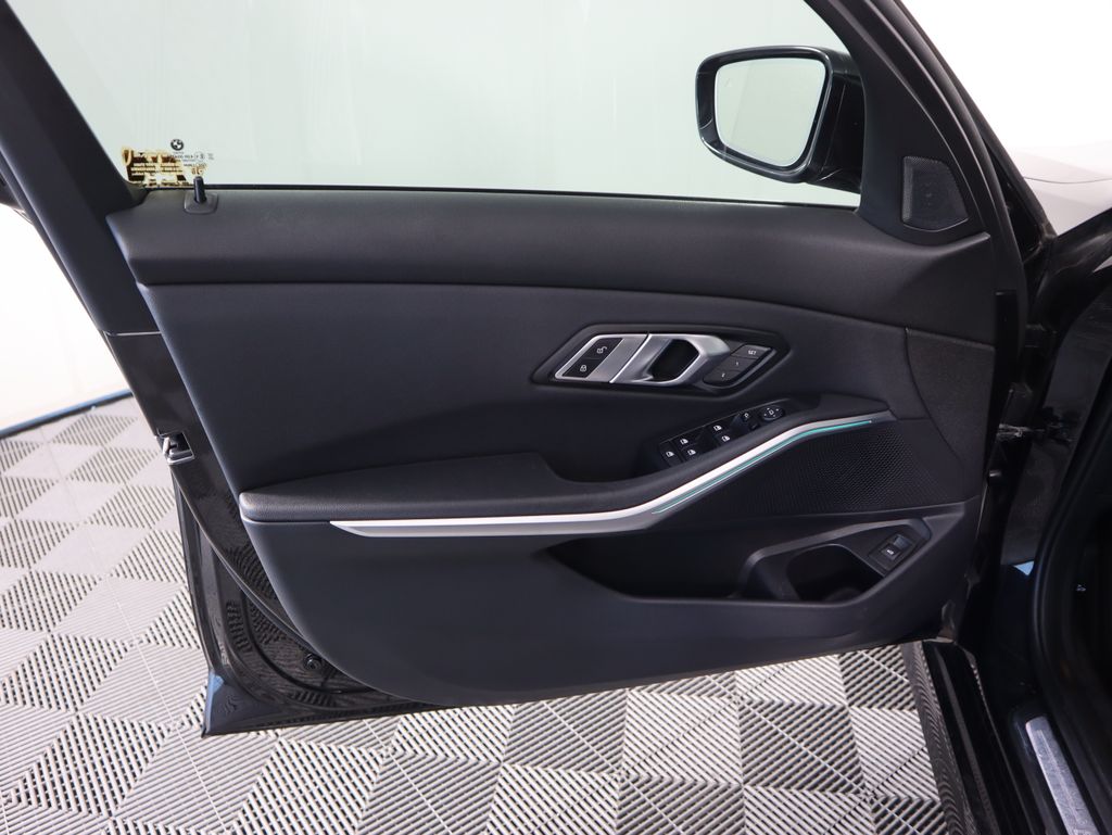 Thumbnail: 2021 BMW 3 Series - 25