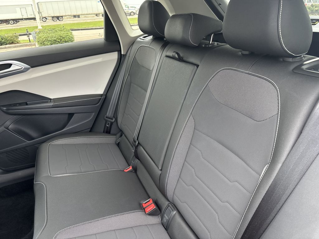 New 2025 Deep Black Volkswagen 1.5T SE image 21
