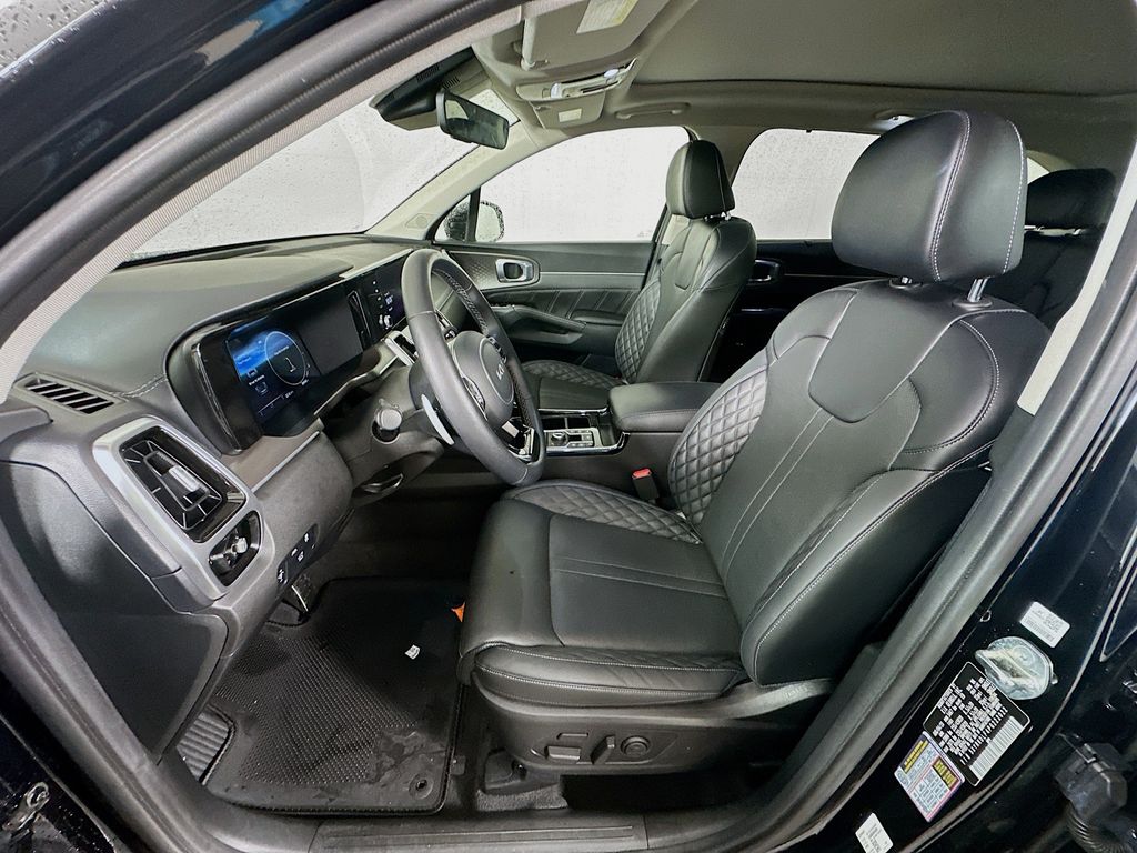 Thumbnail: 2023 Kia Sorento - 21