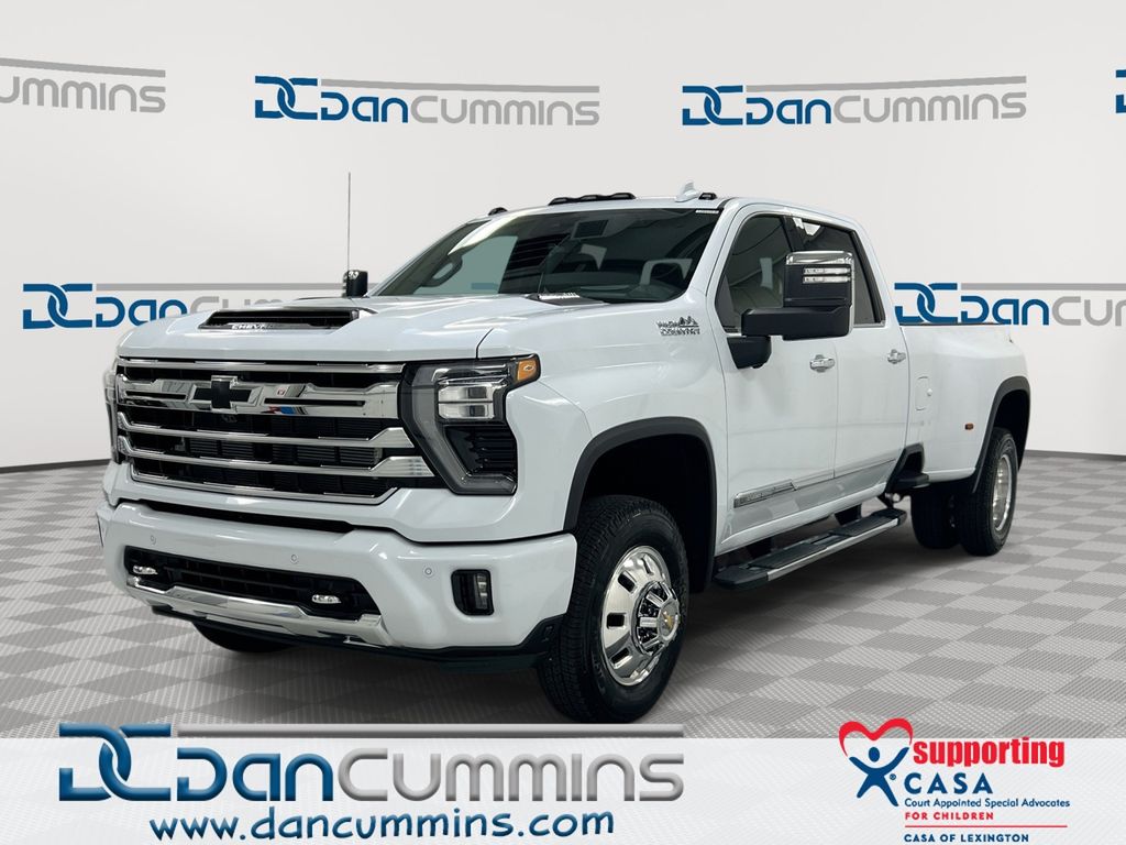 Polar White Tricoat 2026 Chevrolet Silverado 3500HD Pickup Truck Four-Wheel Drive Automatic