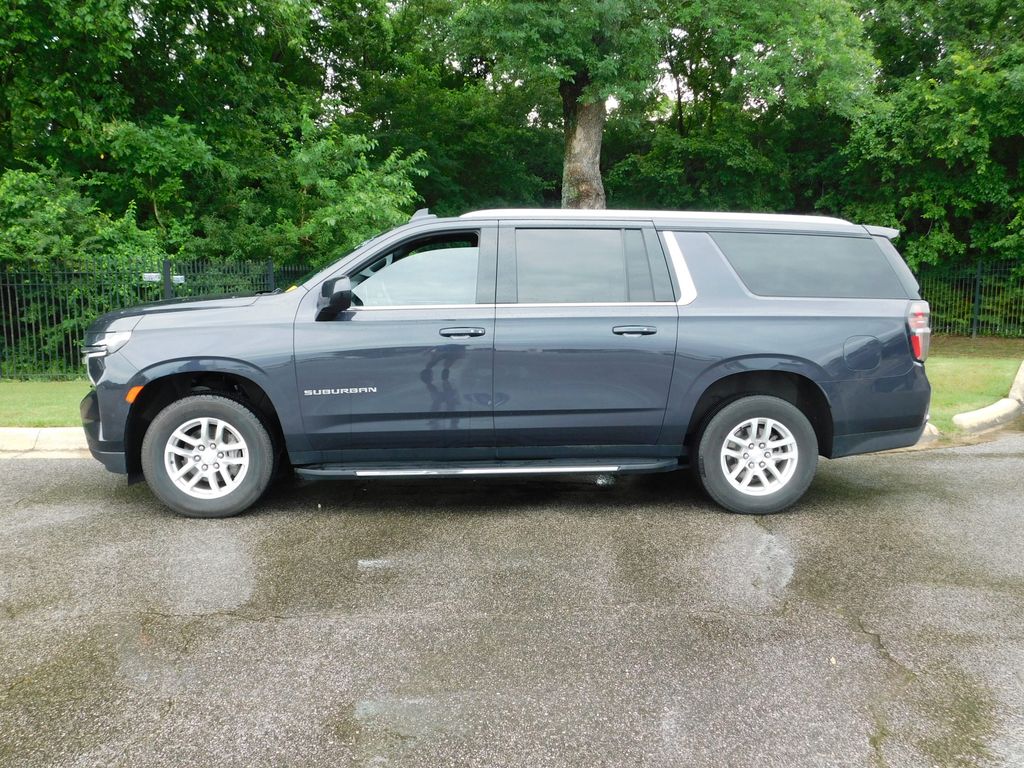 2023 Chevrolet Suburban LT 2