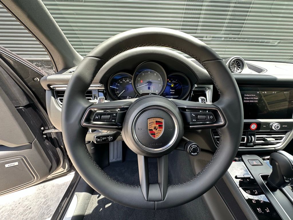 Thumbnail: 2026 Porsche Macan - 25