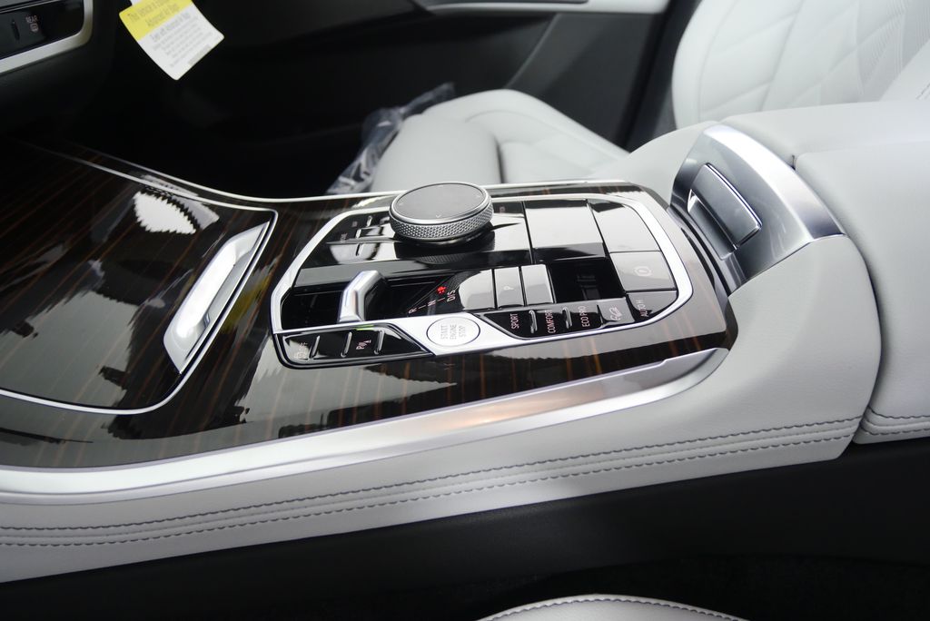 Thumbnail: 2026 BMW X5 - 21