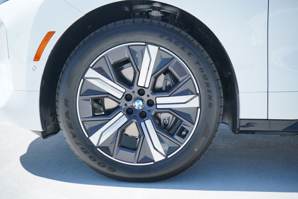 Thumbnail: 2026 BMW iX - 5