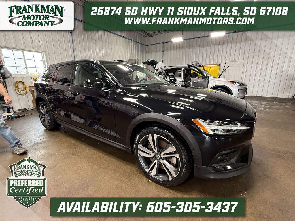 2025 Volvo V60 Cross Country B5 Plus AWD