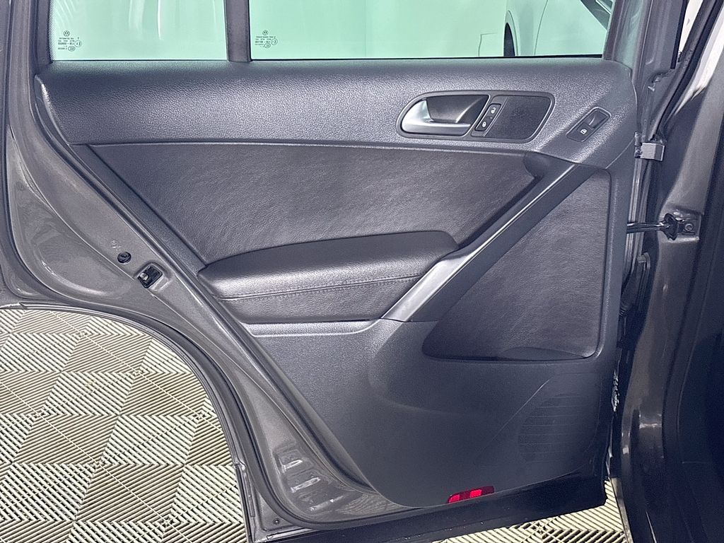 2015 Volkswagen Tiguan SE