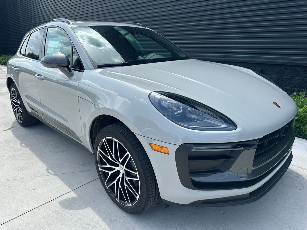 Thumbnail: 2025 Porsche Macan - 8
