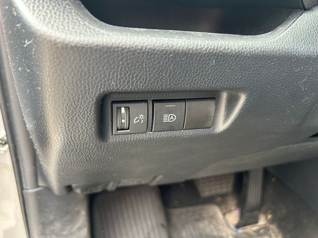 Thumbnail: 2023 Toyota RAV4 - 17