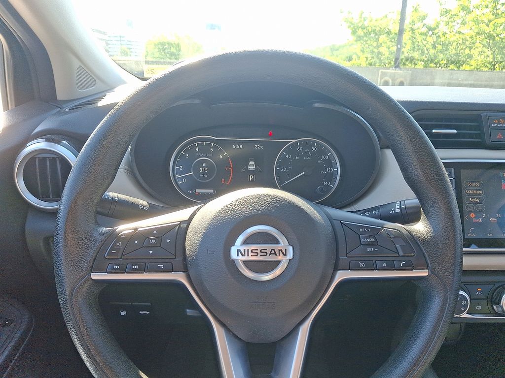 2020 Nissan Versa 1.6 SV 19