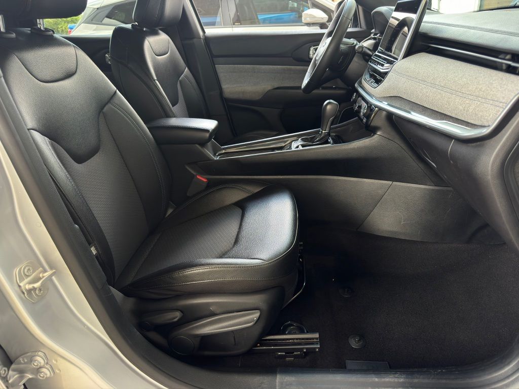 2024 Jeep Compass Latitude Silver at Toyota of Victoria