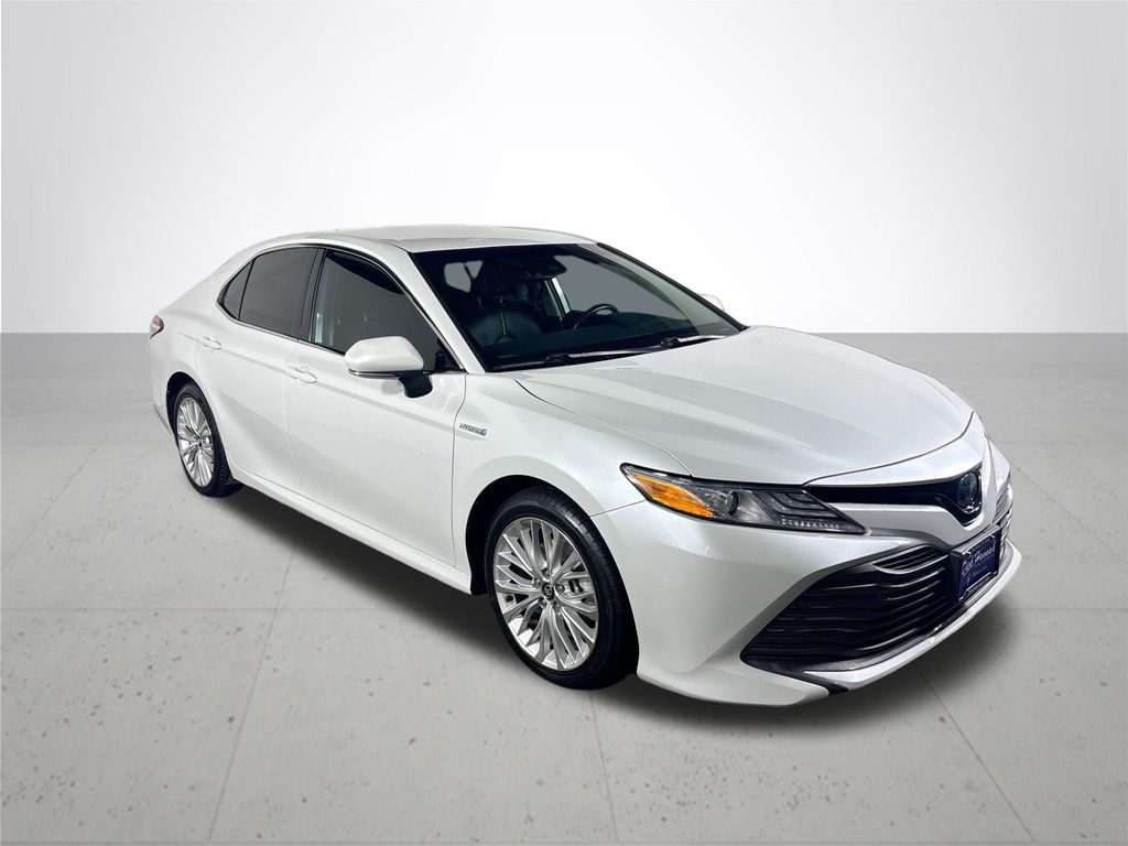 2020 Toyota Camry Hybrid XLE