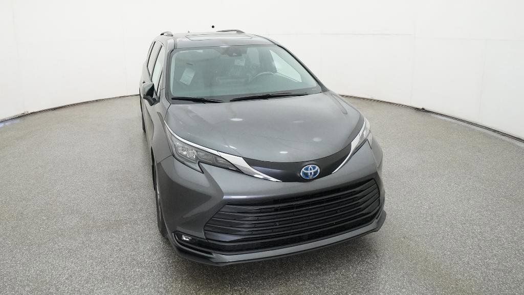 Thumbnail: 2025 Toyota Sienna - 23