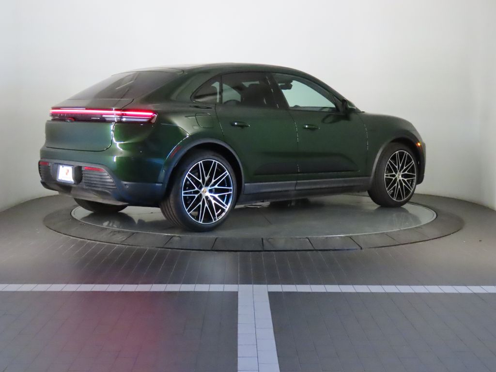 Thumbnail: 2025 Porsche Macan - 7