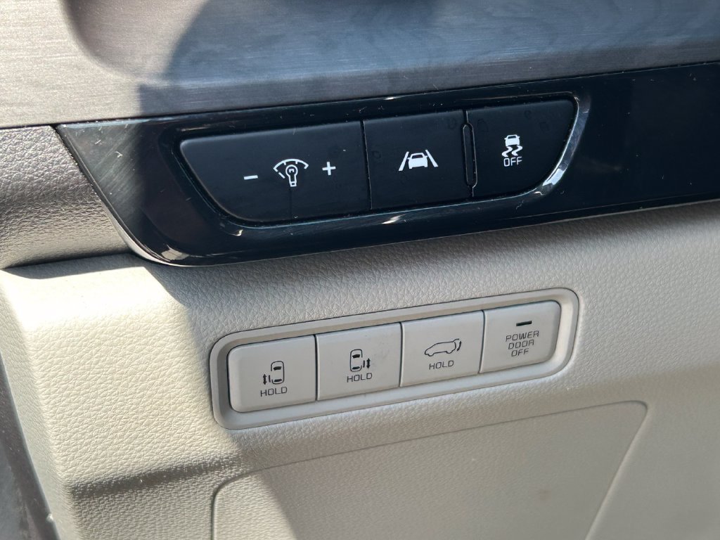 Used 2023 Kia Carnival Van
