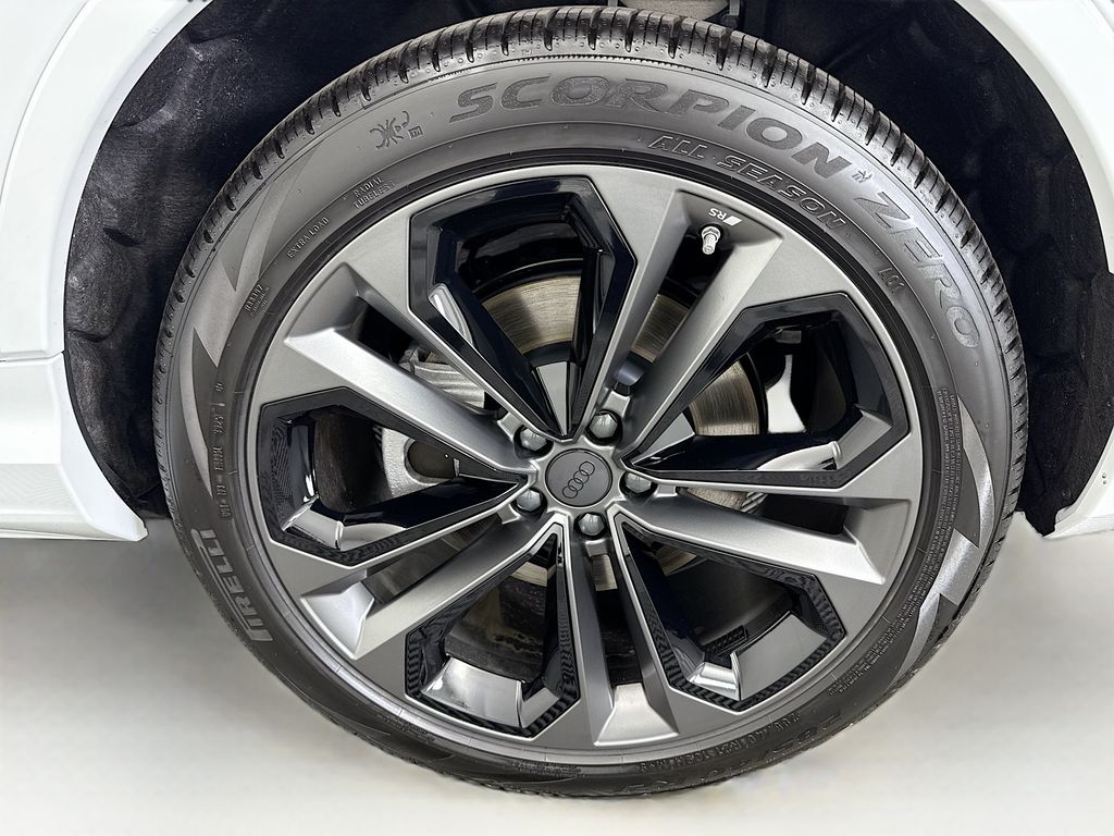 Thumbnail: 2026 Audi Q7 - 31