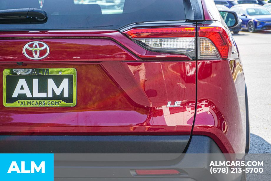 2021 Toyota RAV4 LE - Photo 13