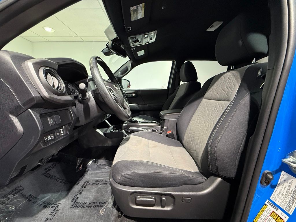 Thumbnail: 2021 Toyota Tacoma - 12