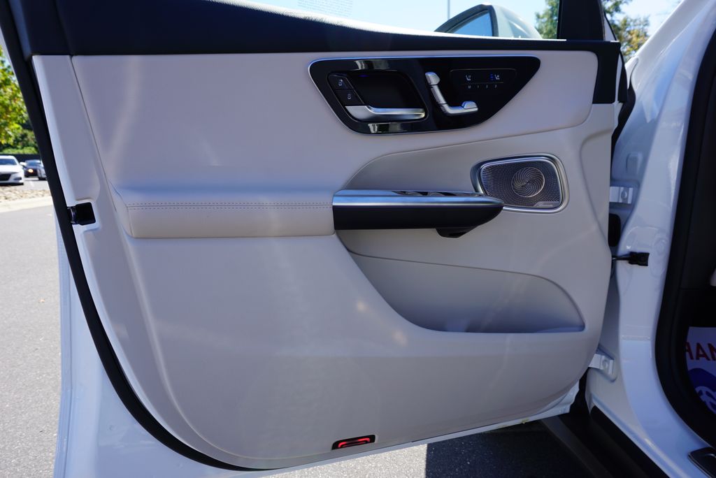 Thumbnail: 2026 Mercedes-Benz GLC - 21