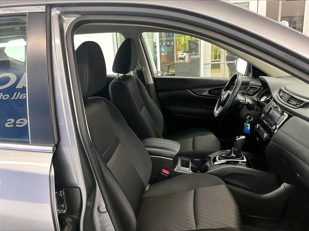 2019 Nissan Rogue — photo 11